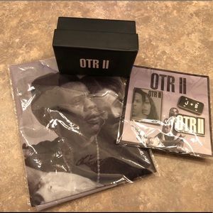 Beyonce OTRII Exclusive VIP Flag/Speaker/Pins
